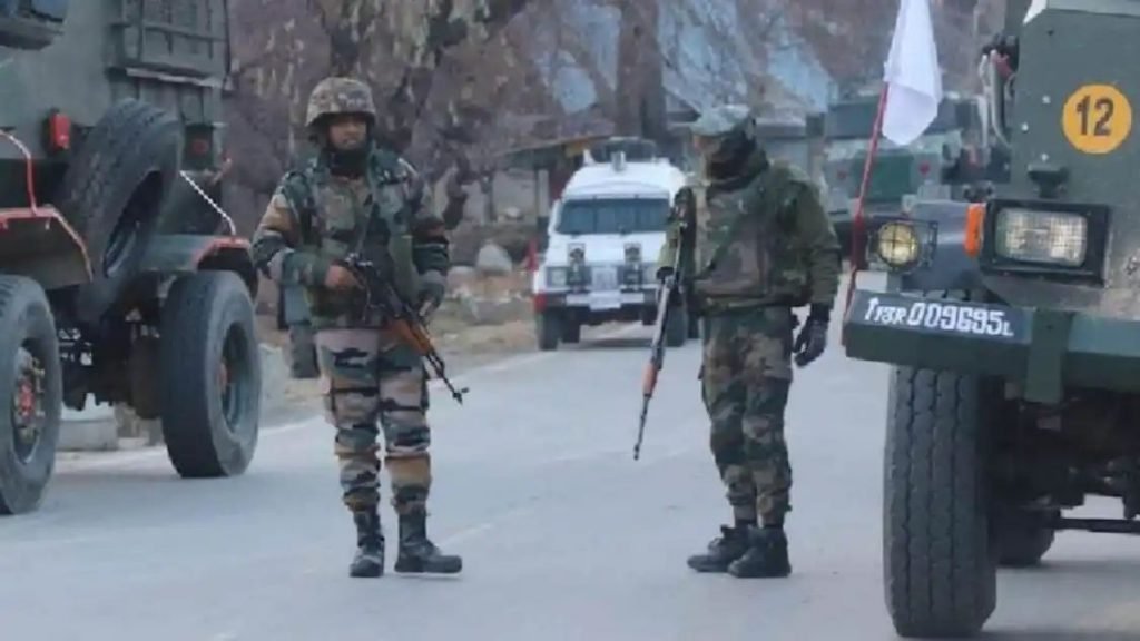 जम्मू कश्मीर:सीमा पार से आतंकी घुसपैठ की कोशिशें बढ़ी सुरक्षाबलों की आतंकियों से मुठभेड़ , सुरक्षाबलों ने दो आतंकियों को मार गिराया है.
