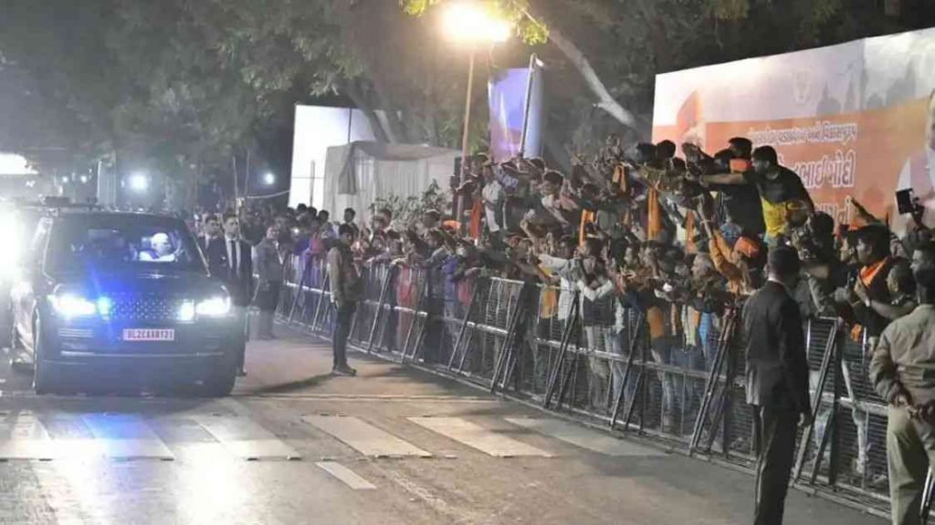 भूपेंद्र पटेल के शपथ ग्रहण समारोह के लिए अहमदाबाद पहुंचे PM मोदी, देर रात किया रोड शो