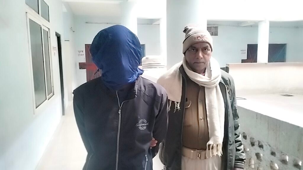 चौक थाना की पुलिस ने बाइक चोर गिरोह के एक सक्रिय सदस्य गिरफ्तार, मास्टर चाभी का गुच्छा बरामद