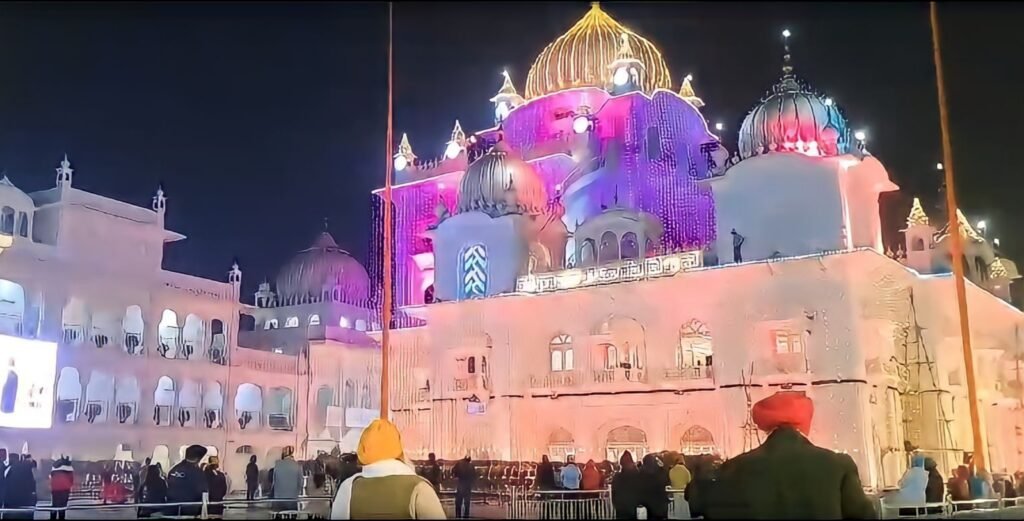 तख्तश्री साहिब से निकली प्रभातफेरी सोनार टोली गुरुद्वारा का दर्शन कर वापस लौटी