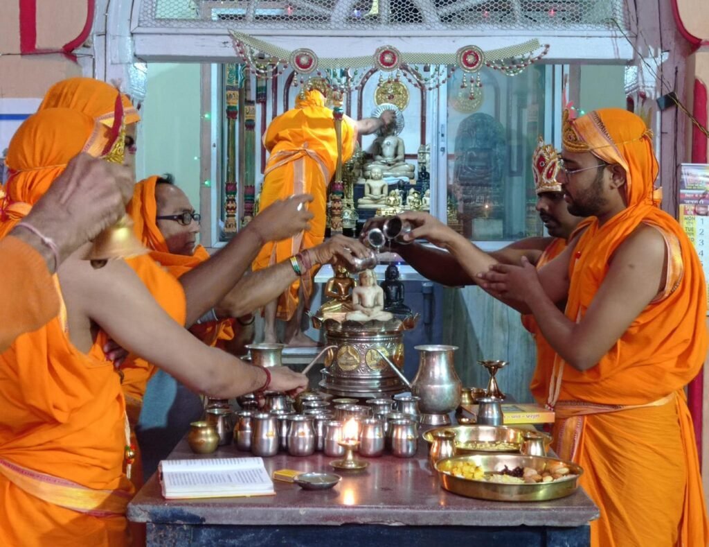 जैनियों ने मनाया तीर्थंकर चंद्रप्रभु और पार्श्वनाथ स्वामी का जन्म-तप कल्याणक महोत्सव