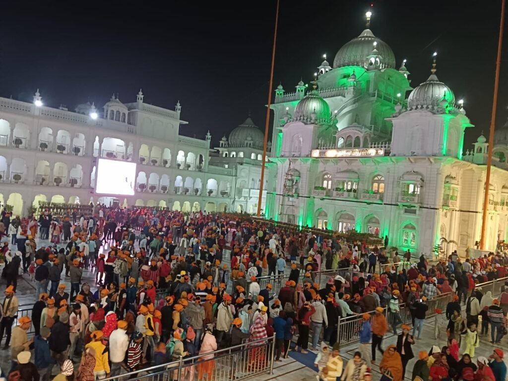 मंदिरों में दर्शन पूजन को कतार, गुरुद्वारा में अरदास, चर्च में प्रार्थना ; प्रशासन की मुस्तैदी के बीच मनाया गया नववर्ष, पार्क में जुटे लोग 