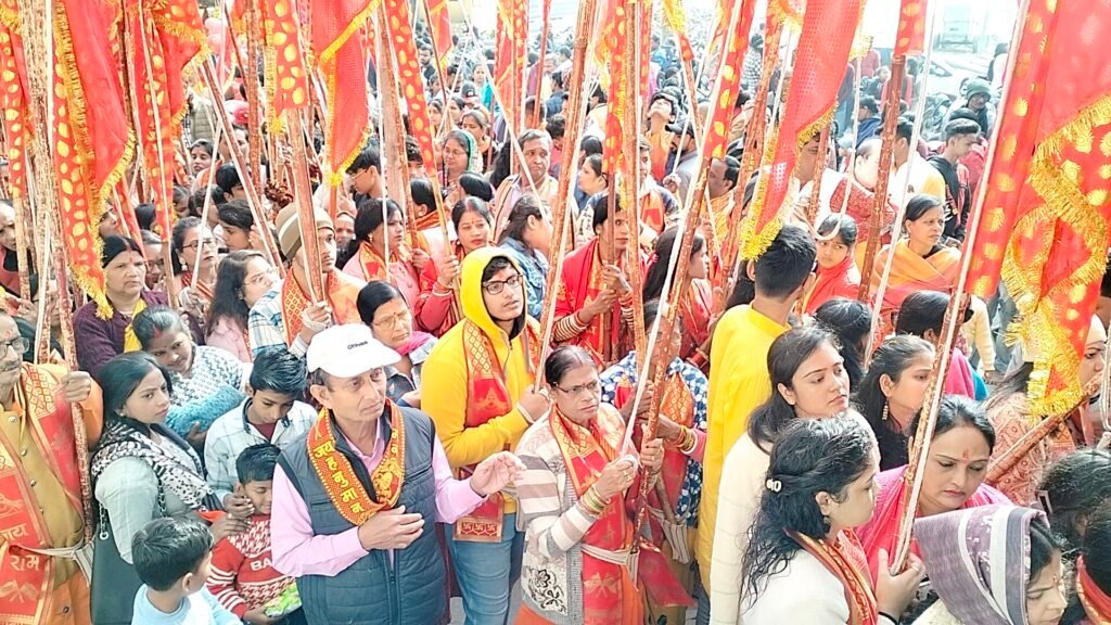 पटना सिटी में भक्तों ने निकाली ध्वजा यात्रा 