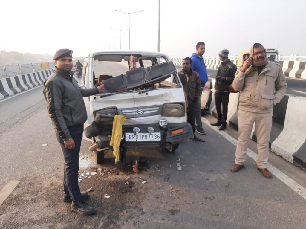 पटना सिटी: मैरीन ड्राइव पर एम्बुलेंस दुर्घटनाग्रस्त, चालक जख्मी