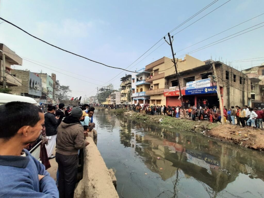 शिलान्यास के चार माह बाद भी निर्माण कार्य शुरु नहीं होने से आक्रोश