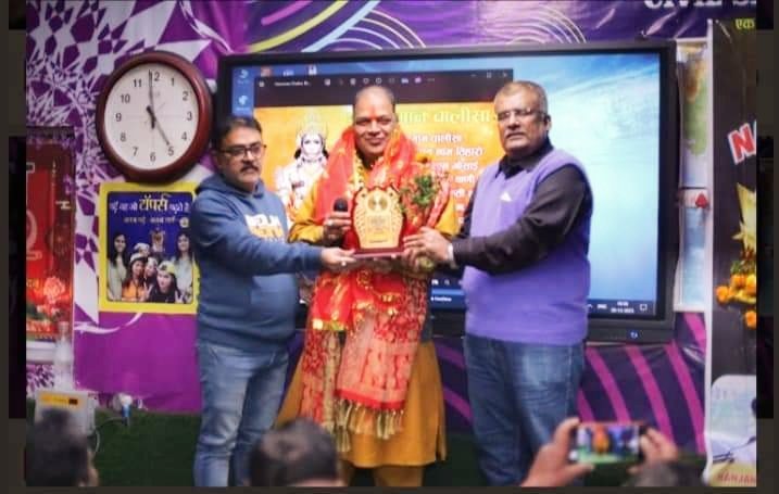 बाबा विवेक द्विवेदी नेशनल प्राइड अवार्ड से सम्मानित