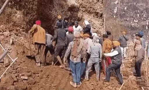 गुरुद्वारा परिसर के निर्माण कार्य स्थल पर मिट्टी से दबकर एक मजदूर गंभीर रूप से घायल