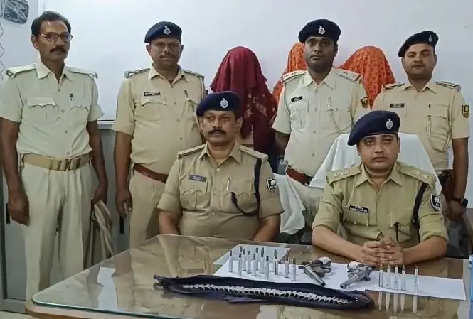 भागलपुर:नौगछिया में हथियार के साथ तीन  गिरफ्तार