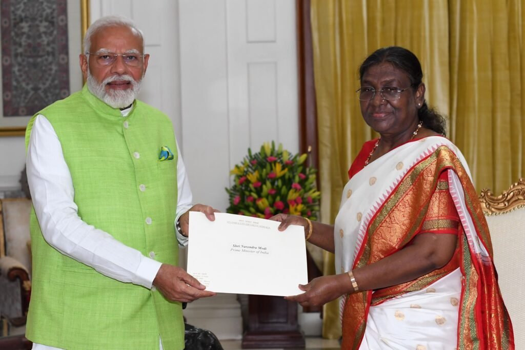 पीएम नरेंद्र मोदी ने दिया इस्तीफा, आज NDA की बैठक, 7 जून को पेश करेंगे सरकार बनाने का दावा