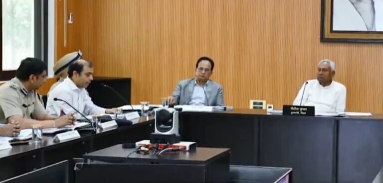 बिहार में महिला पुलिसकर्मियों की पोस्टिंग पर सीएम नीतीश सख्त, अधिकारियों को कई निर्देश दिए गए।
