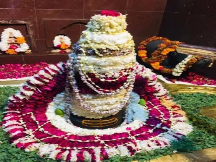सावन में कैसे करें शिवलिंग पूजा जो दिलाए शीघ्र फल? जान लें सही विधि और नियम