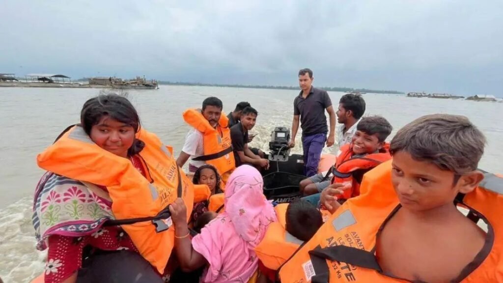 असम में बाढ़ से तबाही, काजीरंगा में 137 जंगली जानवरों की मौत; 27 लाख लोग प्रभावित
