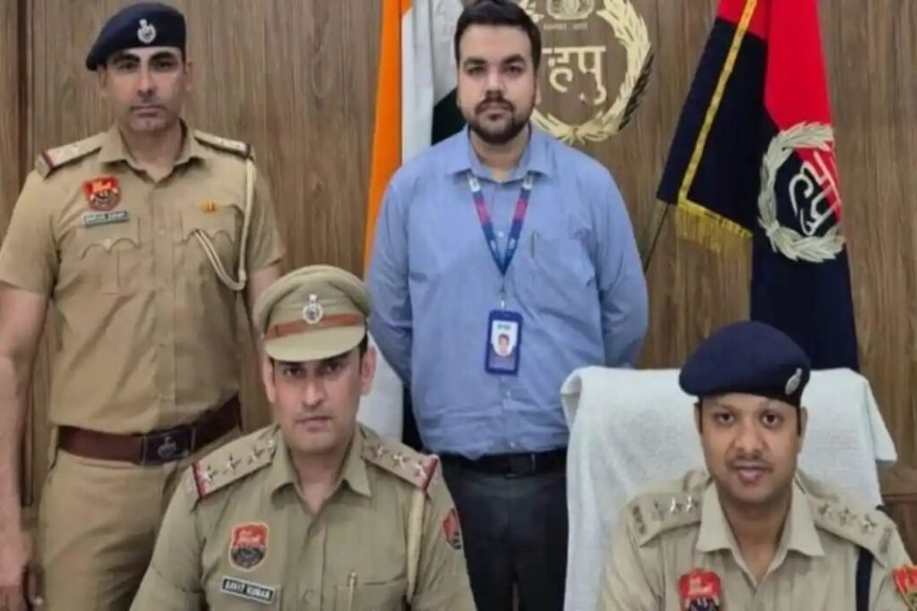 हरियाणा गुरुग्राम में एक बैंक में पहुंची पुलिस डिप्टी मैनेजर को किया गिरफ्तार, आरोप सुनकर दंग रह लोग