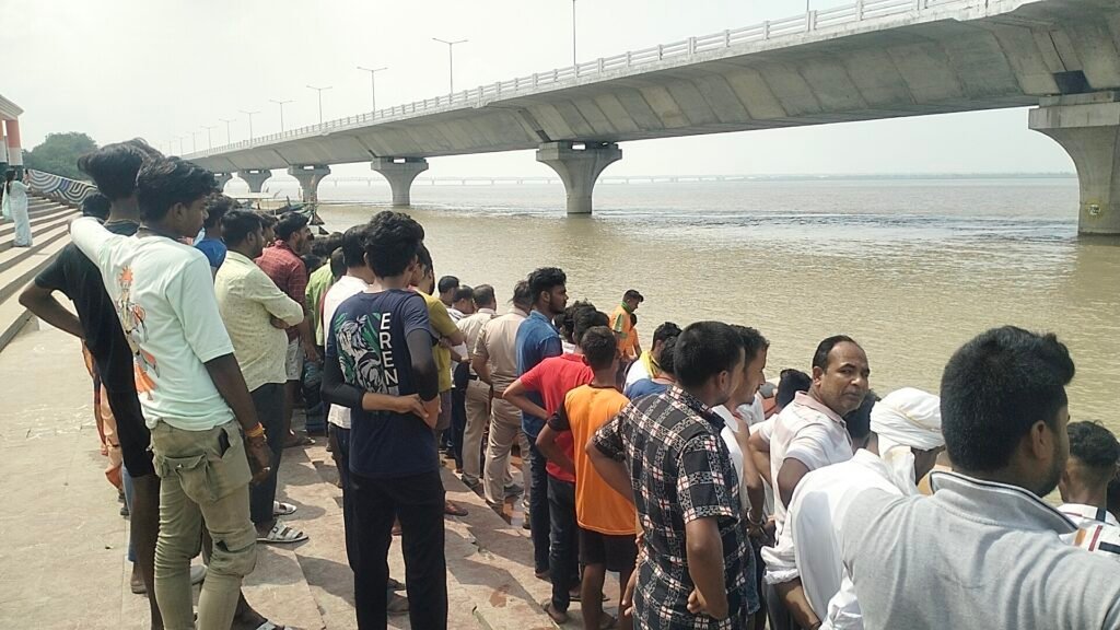 गंगा नदी में स्नान करने के दौरान डूबा युवकःSDRF का सर्च ऑपरेशन जारी।