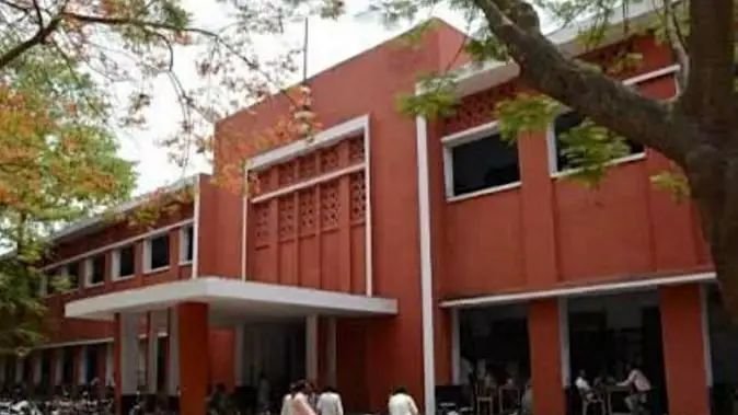 शराब के अवैध धंधे करने वाले को पांच साल की सजा, एक लाख रुपये जुर्माना