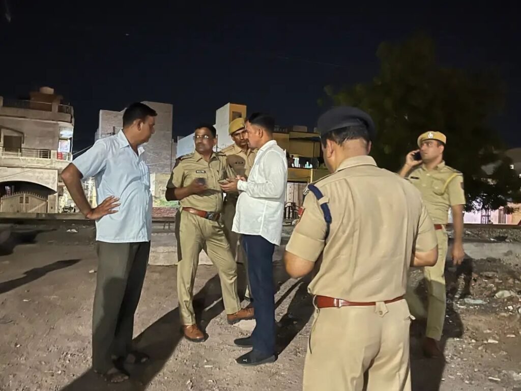 ज्वैलर लूट मामले में दो सिपाहियों को किया गया सस्पेंड