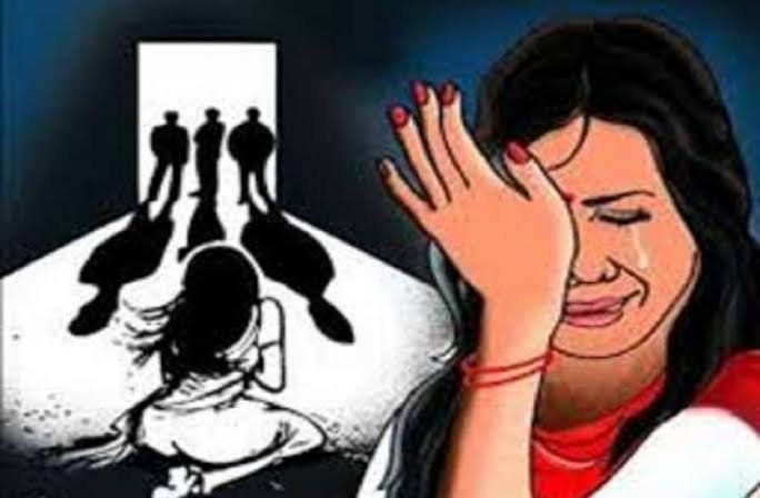 आर्केस्ट्रा डांसर के साथ आधा दर्जन युवकों ने किया गैंगरेप; दो लोग पुलिस हिरासत में अन्य की तलाश जारी।
