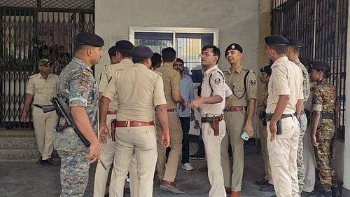 कुख्यात अपराधी विशाल सिंह को कोर्ट परिसर में मारी गोली, फायरिंग में एक अन्य कैदी भी घायल