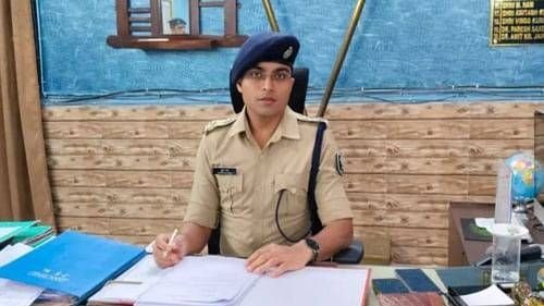 एक थानाध्यक्ष समेत तीन पुलिसकर्मी निलंबित; हाजत में बंद युवक की मौत में लापरवाही पर कार्रवाई