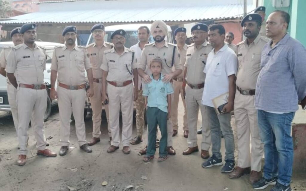 मधेपुरा से अगवा छात्र खगड़िया में सकुशल बरामद, अपराधियों ने स्कूल बस रोककर किया था अपहरण