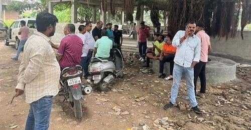 गया में दिनदहाड़े मर्डर, घर के बाहर काम कर रहे थे महावीर, पड़ोसी ने गोली मारकर उतारा मौत के घाट