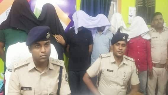 बक्सर में बैंक मैनेजर सहित 6 ठग गिरफ्तार, हैरान कर देगा ठगी का तरीका