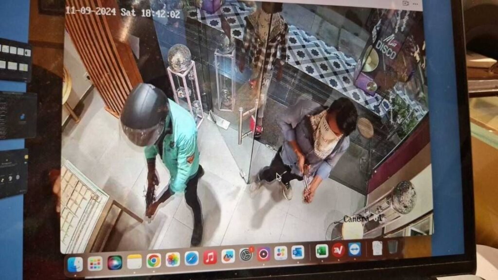 ज्वेलरी शाेरूम लूटकांड के तार बेऊर जेल से जुड़े; जेल में बंद दाे कुख्याताें से पूछताछ