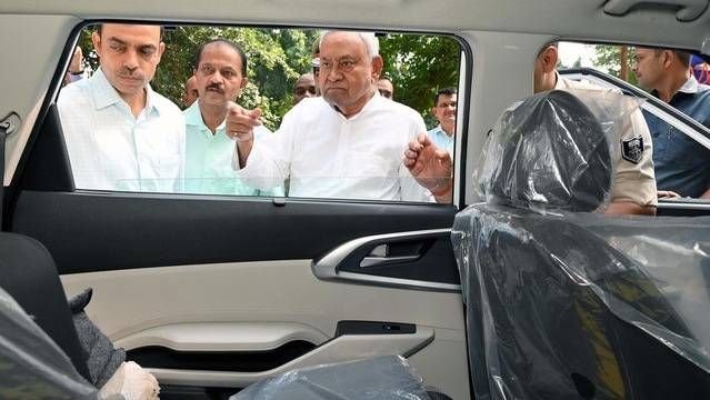कारों के शीशे पर काली फिल्म, तेज संगीत और हूटर, CM के काफिले के दौरान हुड़दंगी पड़ी महंगी: ऐक्शन