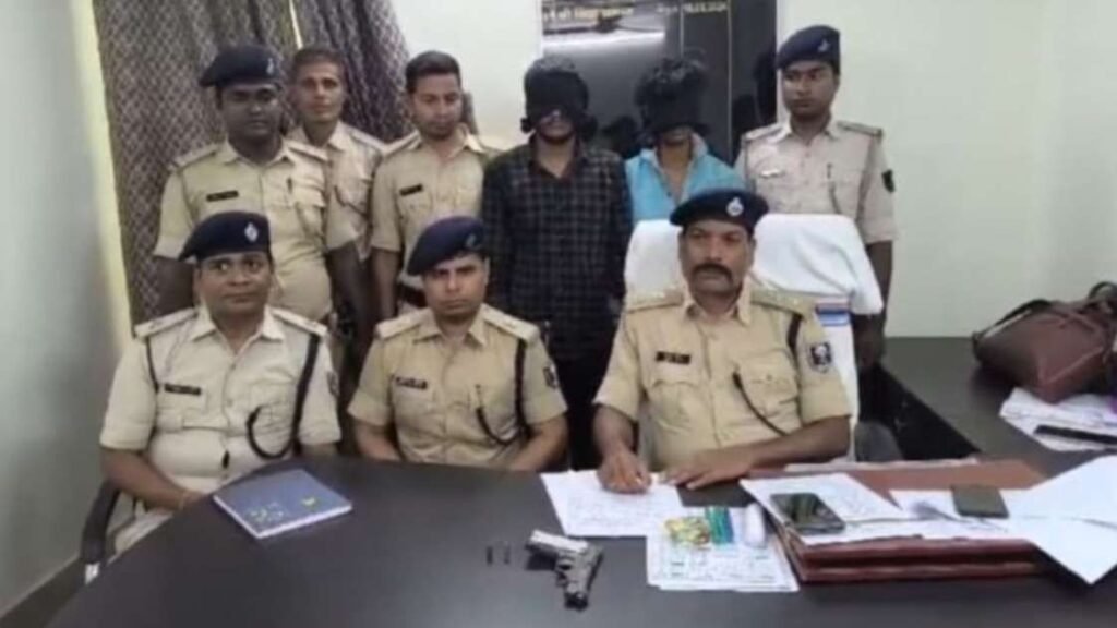 मुजफ्फरपुर में पूर्व सरपंच की हत्या मामले में दो शूटर गिरफ़्तार।