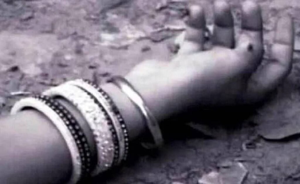 पुलिस लाइन के बाथरूम में फंदे से लटका मिला महिला सिपाही का शव, जांच में जुटी पुलिस