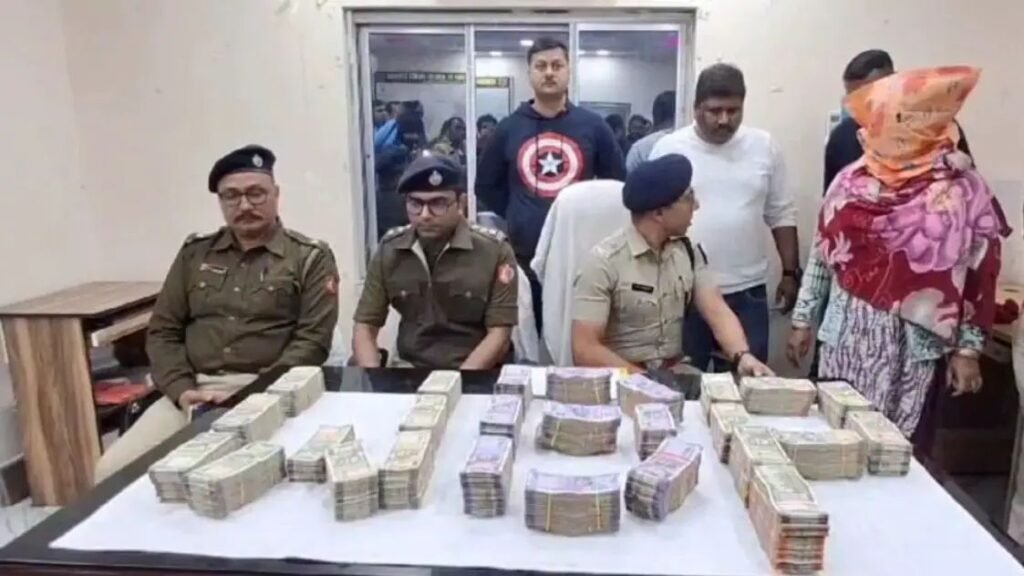 ड्रग्स की तस्करी करने वाले गिरोह के अड्डे पर रेड, कैश गिनने के लिए लानी पड़ी मशीन