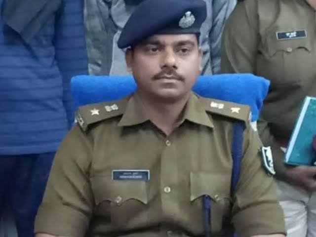 बिना वर्दी के ड्यूटी करने वाले दो थाने के मुंशी निलंबित, पुलिस कप्तान की कार्रवाई से महकमा में हड़कंप