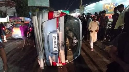 पटना में एक अनियंत्रित कार ने कई लोगों को रौंदा; भागने के दौरान कार अनियंत्रित होकर पलटी;जांच में जुटी पुलिस