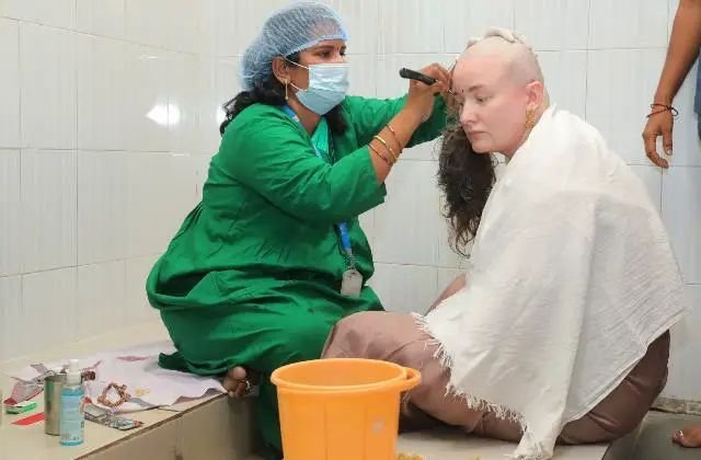 पवन कल्याण की पत्नी ने मुंडवाया सिर, सामने आई चौंकाने वाली वजह! वायरल फोटो