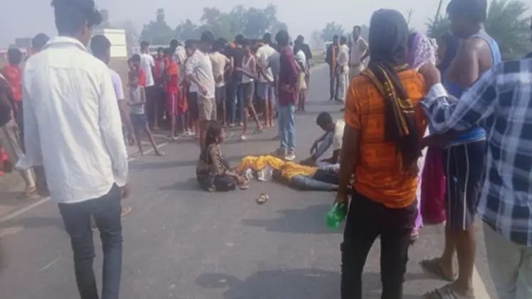 आरा में बेकाबू ट्रक और ऑटो की भीषण टक्कर,मौके पर पहुंची पुलिस