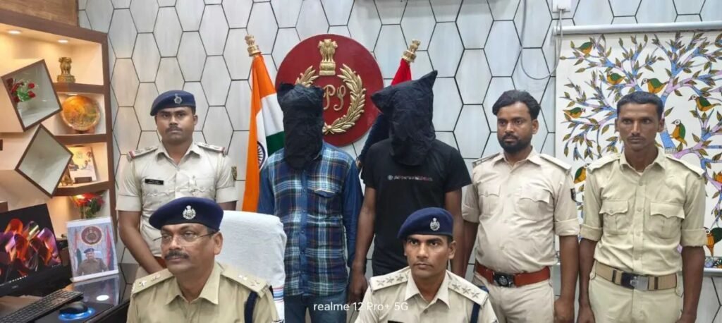 बिहार के जमुई में तेल टैंकर से 900 लीटर शराब बरामद, दो तस्कर गिरफ्तार