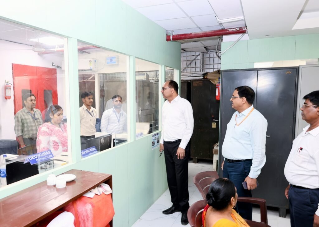 पटना डीएम ने सचिवालय कोषागार, सिंचाई भवन का किया औचक निरीक्षण, व्यवस्थाओं पर जताई खुशी