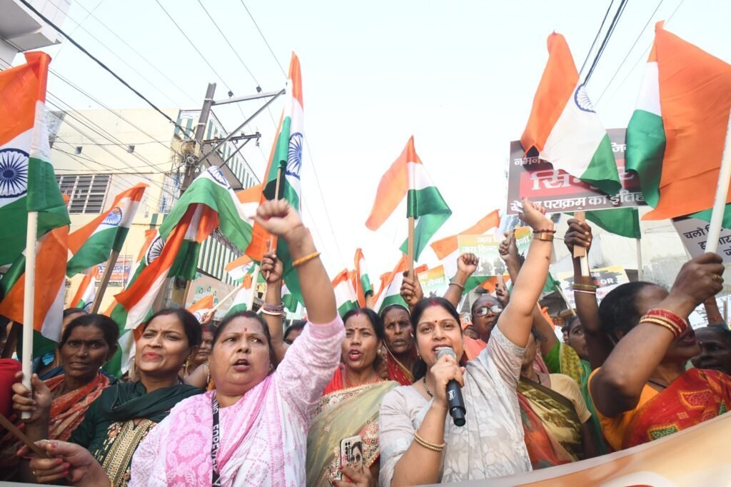 सेना के शौर्य और राष्ट्र के सम्मान में पटना सिटी में उमड़ा जनसैलाब, निकली भव्य तिरंगा यात्रा