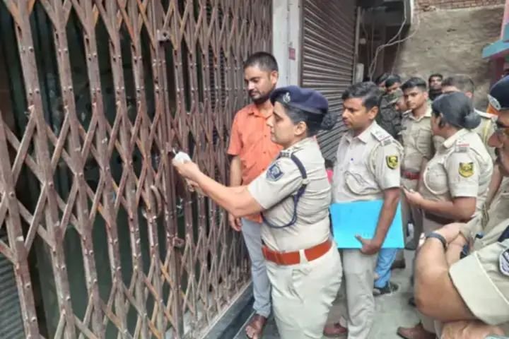 मुजफ्फरपुर में देह व्यापार का बड़ा खुलासा: दो होटल सील, ‘हम’ नेता और पत्नी समेत 6 गिरफ्तार