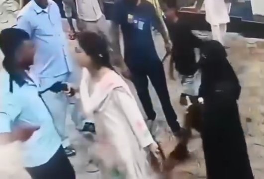 हरदोई: पिता को धक्का देने से गुस्साई बेटी ने पेट्रोल पंपकर्मी पर तानी रिवॉल्वर, video viral;मामला दर्ज