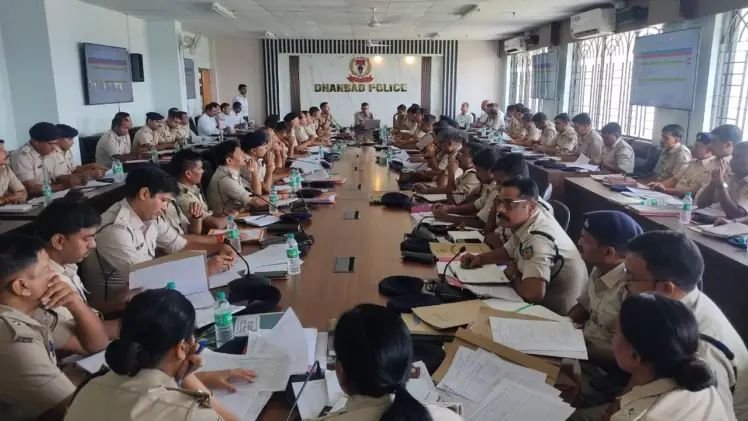 धनबाद में नए एसएसपी प्रभात कुमार की पहली समीक्षा बैठक: अपराध नियंत्रण और भ्रष्टाचार पर सख्त तेवर