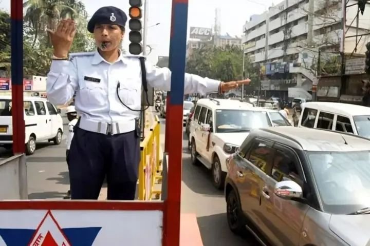 नवरात्रि/दुर्गा पूजा विशेष: पटना में आस्था के बीच ‘सख्त’ ट्रैफिक प्लान, 12 प्रमुख सड़कें बंद, गांधी मैदान ‘नो-पार्किंग जोन’