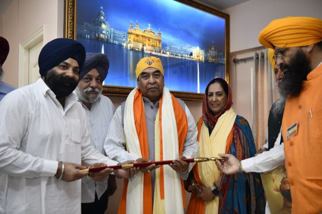 तख्त श्री पटना साहिब में नतमस्तक हुए राज्यपाल सैयद अता हसनैन, जत्थेदार ने सिरोपा भेंट कर किया स्वागत