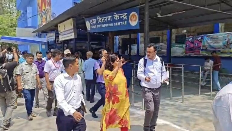 पटना सिटी: गुरु गोविंद सिंह अस्पताल का हाल जानने पहुंची केंद्रीय टीम, स्वास्थ्य सुविधाओं का लिया जायजा