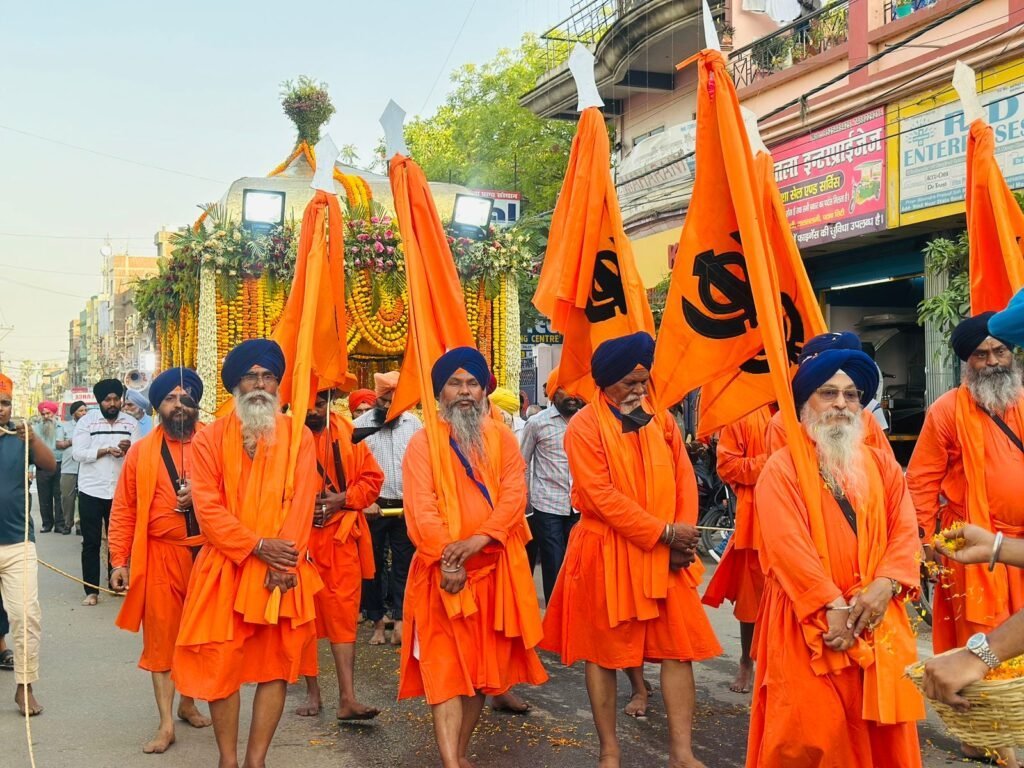 पटना साहिब में खालसा साजना दिवस: भव्य नगर कीर्तन के साथ गूंजे ‘जो बोले सो निहाल’, मानवता की सेवा का लिया गया संकल्प