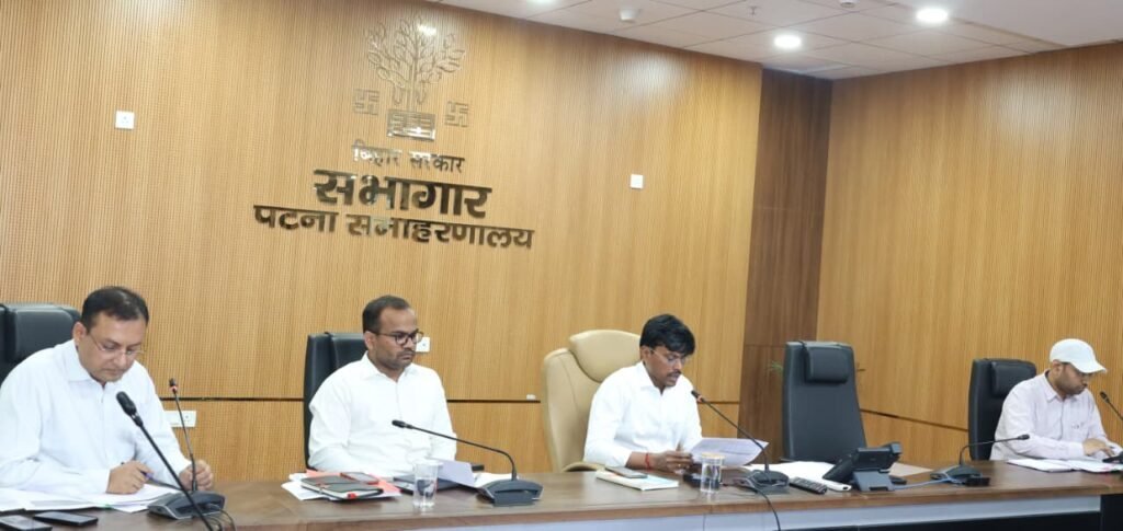 पटना में अतिक्रमण पर प्रशासन का कड़ा प्रहार: पांचवें दिन भी चला अभियान, वसूला गया 92 हजार से अधिक जुर्माना