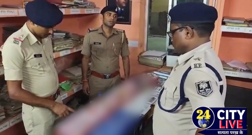 पटना सिटी: मालसलामी थाना पुलिस की बड़ी कार्रवाई, दाहुचक नगला में झाड़ियों में छुपाकर रखी भारी मात्रा में विदेशी शराब बरामद, दो धंधेबाज गिरफ्तार