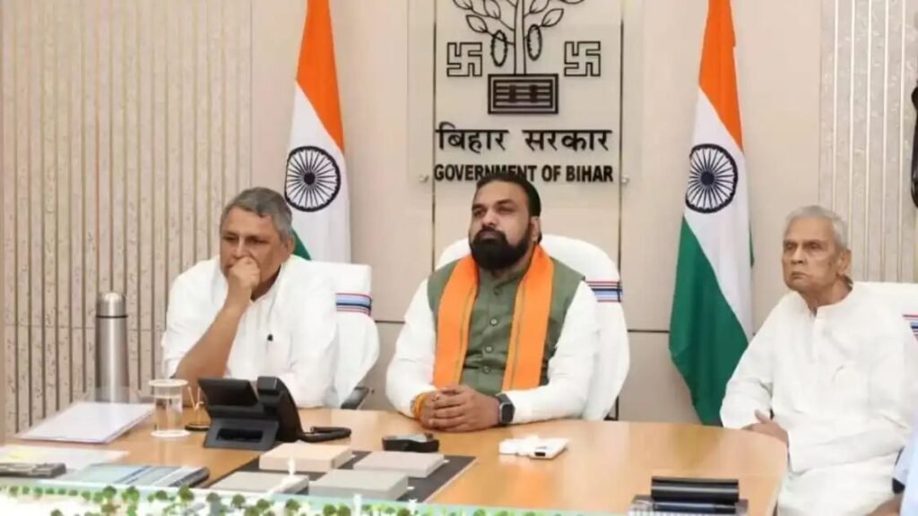 बिहार में बड़ा प्रशासनिक फेरबदल: विकास वैभव बने मगध के नए IG, कुमार रवि को स्वास्थ्य विभाग की कमान