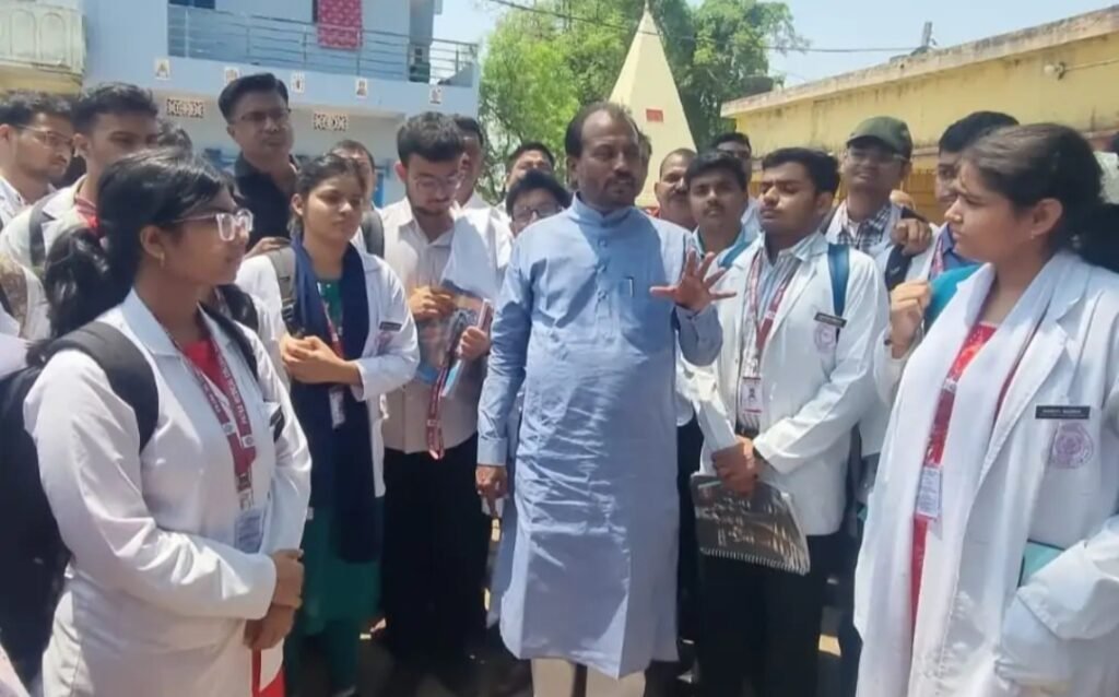 फुलवारी शरीफ में ‘फैमिली एडॉप्शन प्रोग्राम’ का आगाज: PMCH के डॉक्टर्स अब गांव में घर-घर जाकर संवारेंगे सेहत