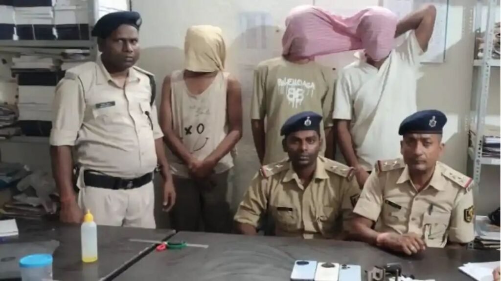 पटना में पढ़ाई की आड़ में कट्टा और स्मैक का धंधा: मुसल्लहपुर हाट में पुलिस की बड़ी कार्रवाई, 3 छात्र गिरफ्तार